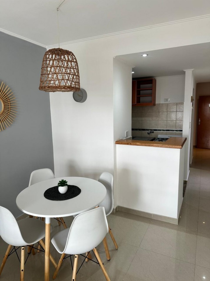 37 e/ 12 y 13 - monoambiente amueblado - con cochera - LA PLATA