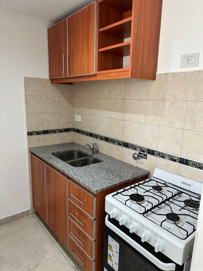 37 e/ 12 y 13 - monoambiente amueblado - con cochera - LA PLATA