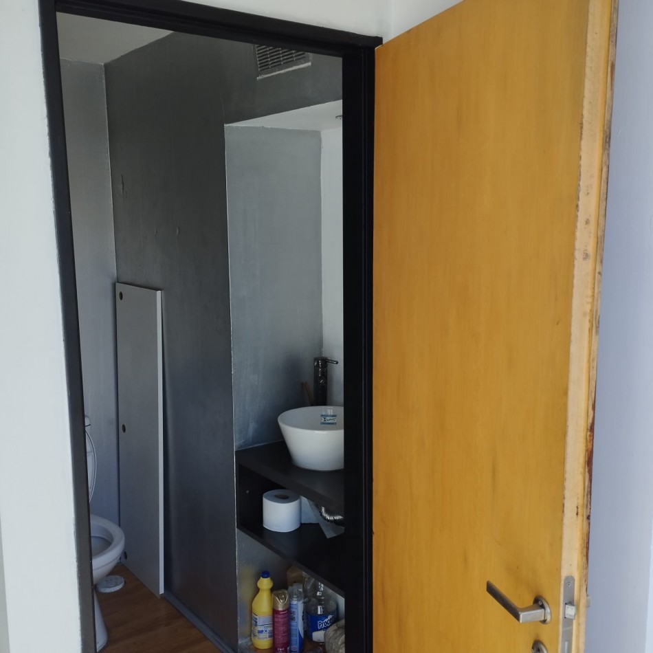 49 ESQ 4 - EXCELENTE OFICINA CON COCHERA  EN ALQUILER 