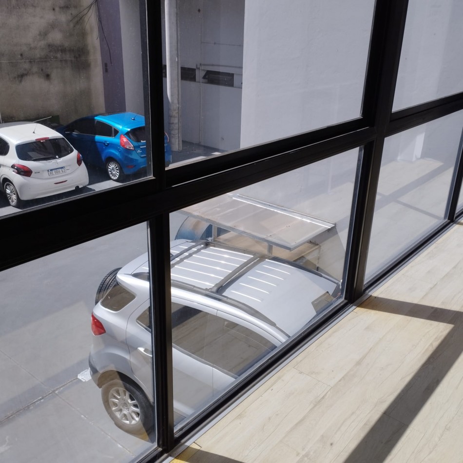 49 ESQ 4 - EXCELENTE OFICINA CON COCHERA  EN ALQUILER 