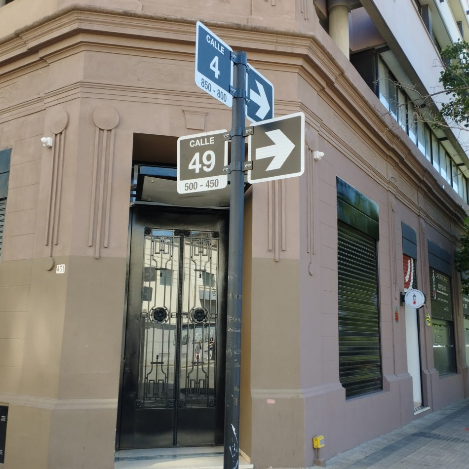49 ESQ 4 - EXCELENTE OFICINA CON COCHERA  EN ALQUILER 