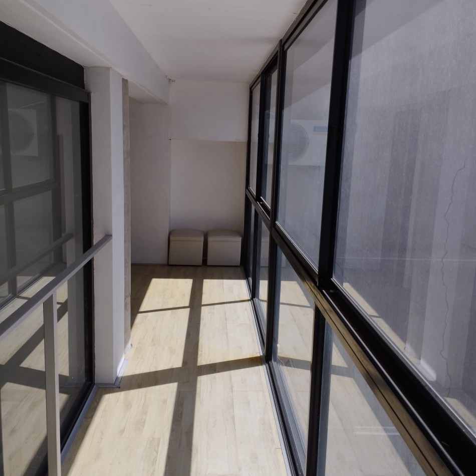 49 ESQ 4 - EXCELENTE OFICINA CON COCHERA  EN ALQUILER 