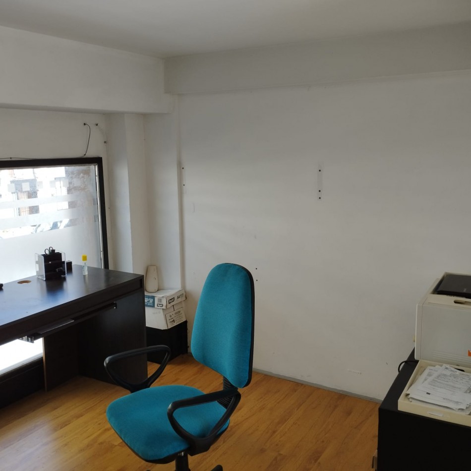 49 ESQ 4 - EXCELENTE OFICINA CON COCHERA  EN ALQUILER 