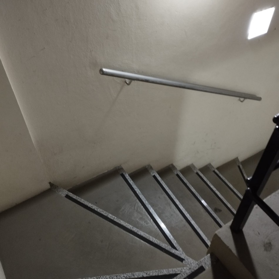 49 ESQ 4 - EXCELENTE OFICINA CON COCHERA  EN ALQUILER 