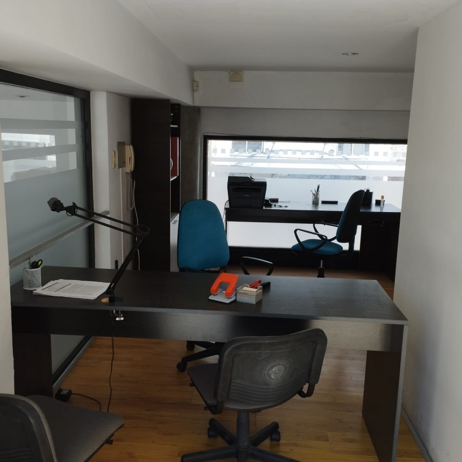 49 ESQ 4 - EXCELENTE OFICINA CON COCHERA  EN ALQUILER 