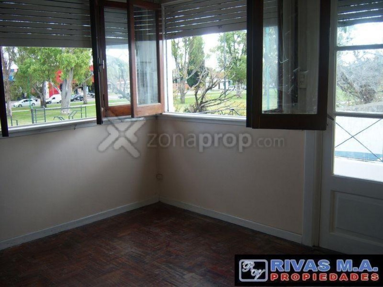 Av. 32 e/ 16 y 17 - 4 dormitorios - ALQUILER  