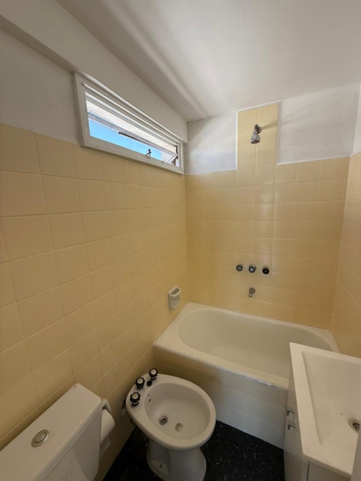 AV 51 ESQ 2 - MONOMABIENTE DIVISIBLE - MUY LUMINOSO