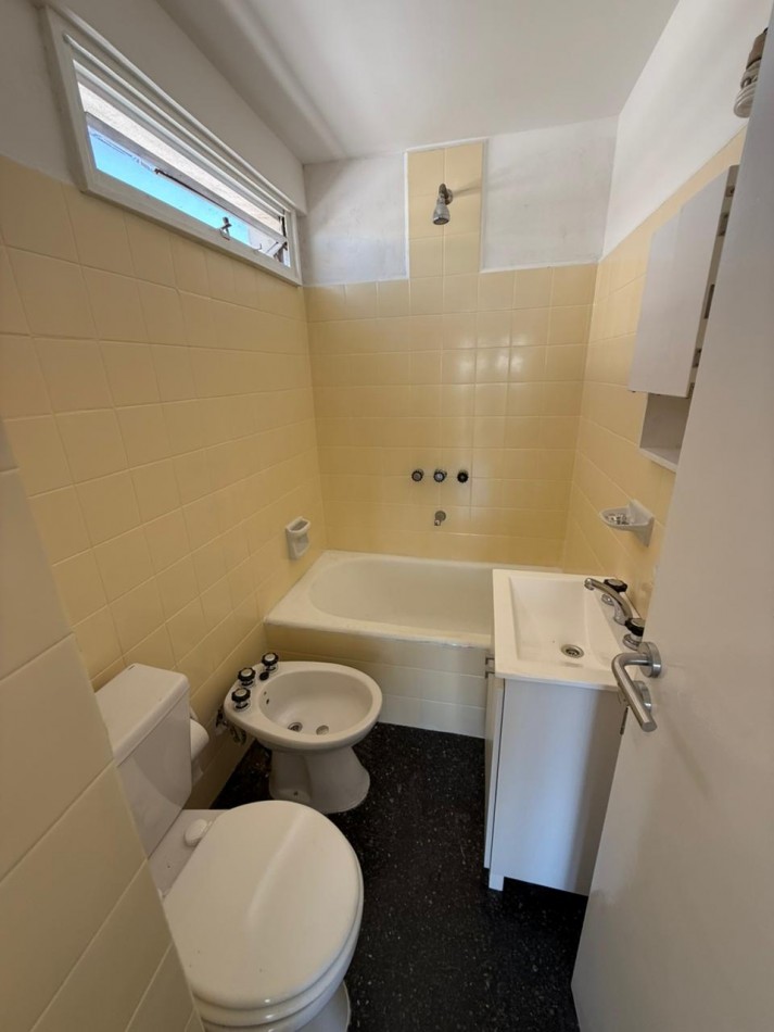 AV 51 ESQ 2 - MONOMABIENTE DIVISIBLE - MUY LUMINOSO