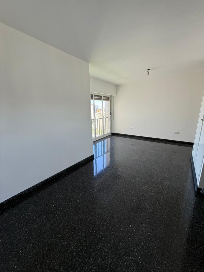 AV 51 ESQ 2 - MONOMABIENTE DIVISIBLE - MUY LUMINOSO