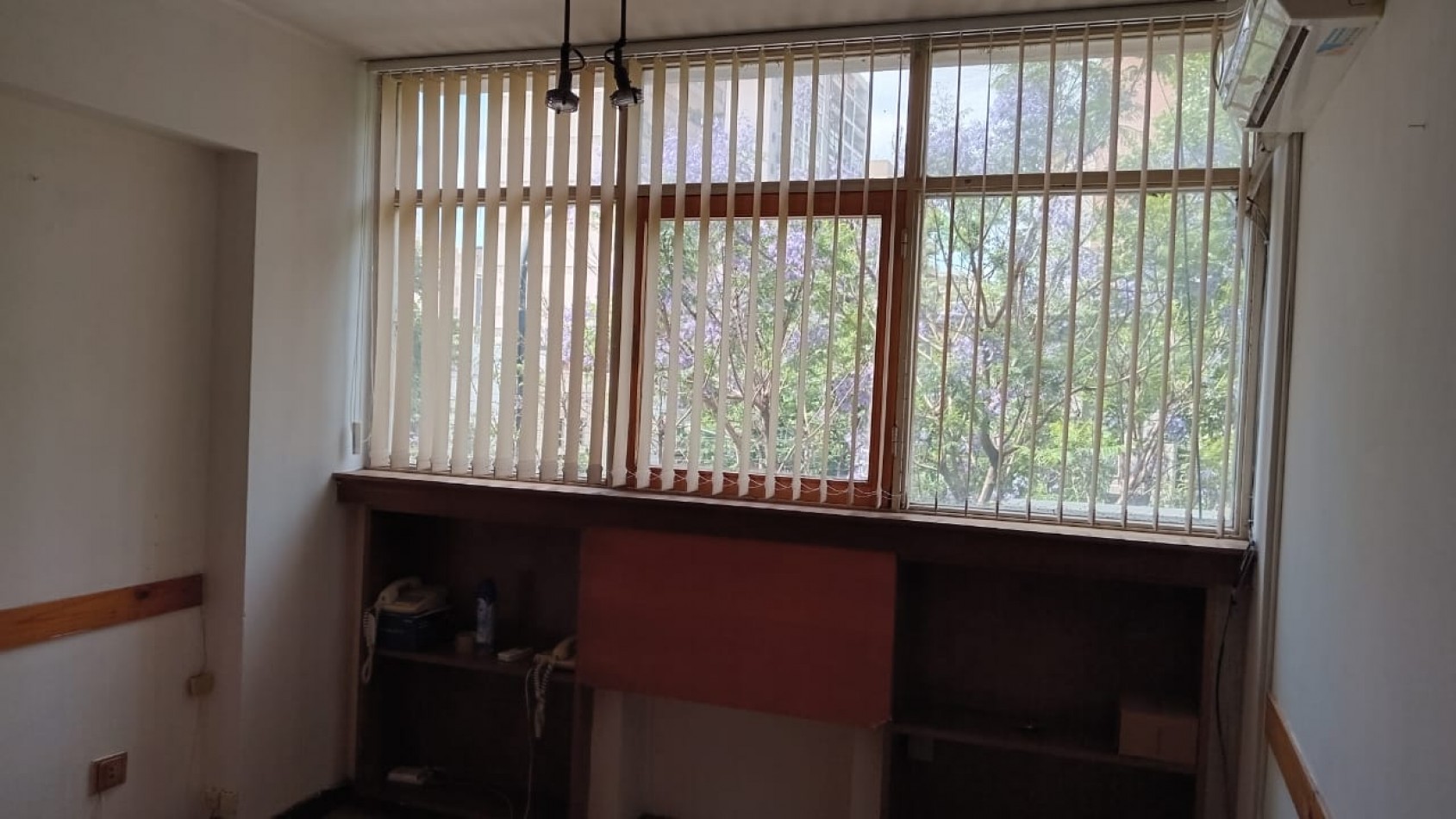 13 y 49 - OFICINA EN ALQUILER -  A UNA CUADRA DE PLAZA MORENO