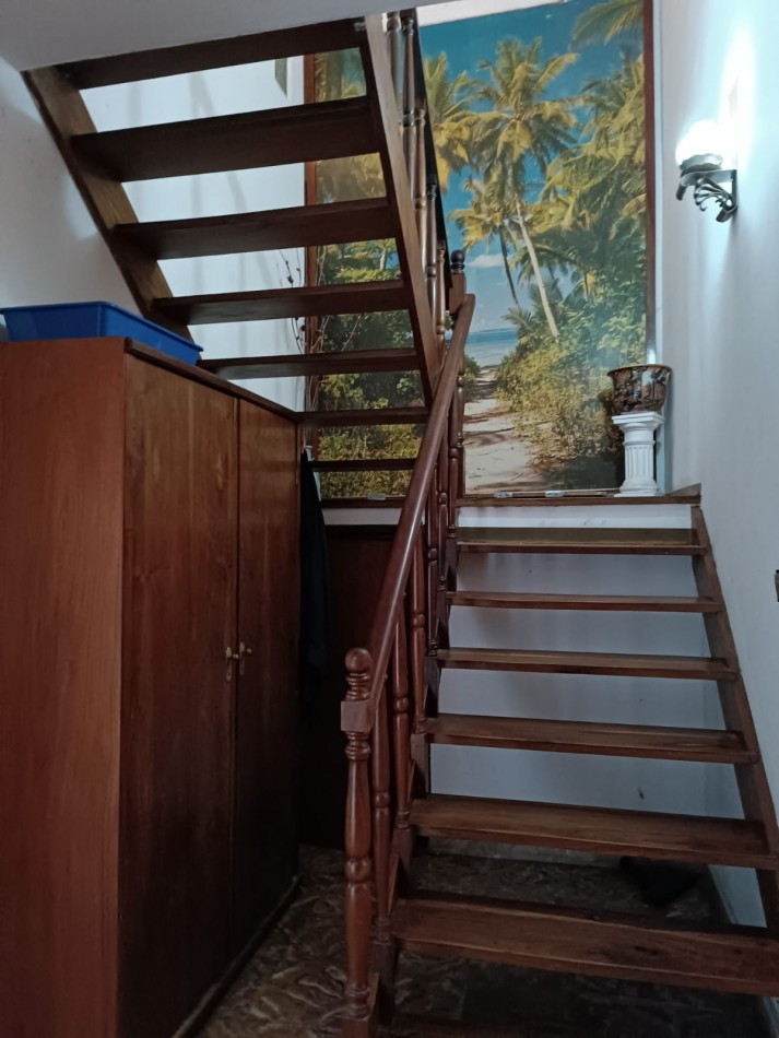 24 E 38 Y 39 - CASA EN VENTA-  FRENTE AL PARQUE ALBERTI 