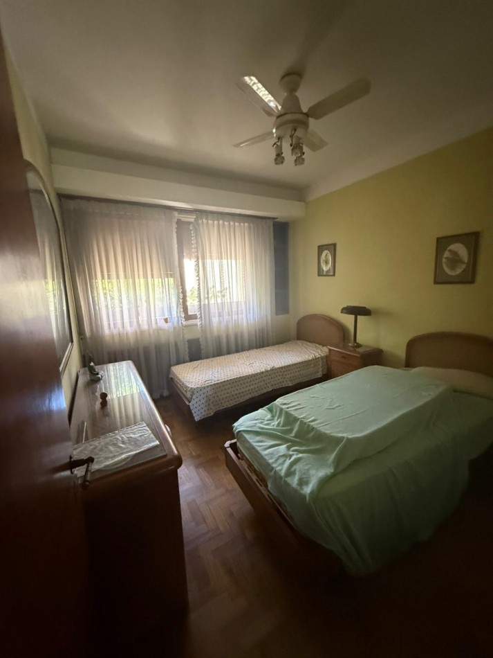 59 E/ 17 Y 18 - CASA DE DOS PLANTAS - LOTE 10 X 40