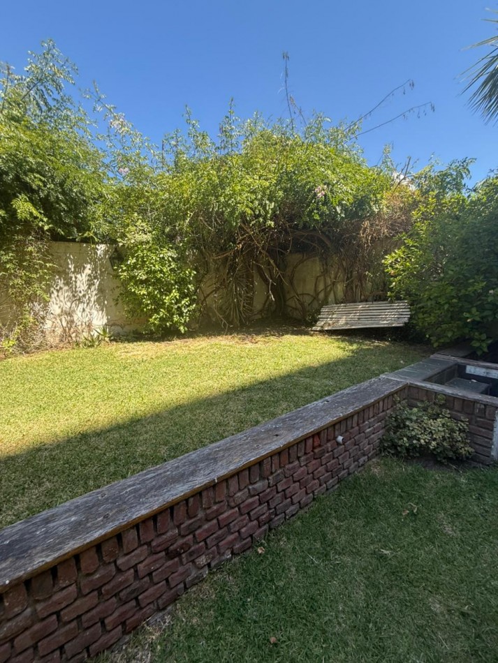 59 E/ 17 Y 18 - CASA DE DOS PLANTAS - LOTE 10 X 40