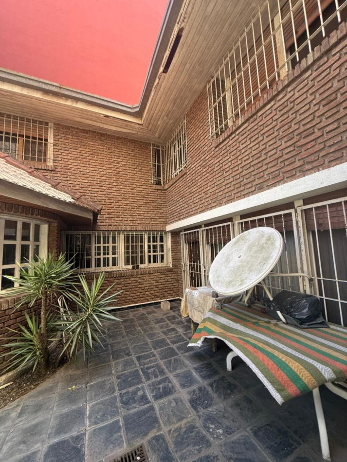 59 E/ 17 Y 18 - CASA DE DOS PLANTAS - LOTE 10 X 40