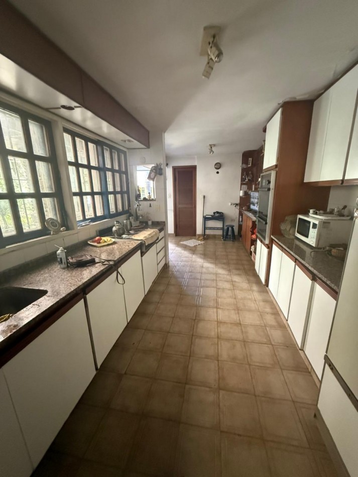 59 E/ 17 Y 18 - CASA DE DOS PLANTAS - LOTE 10 X 40