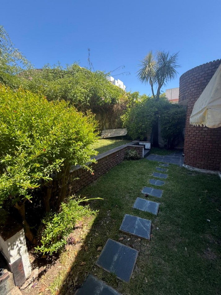 59 E/ 17 Y 18 - CASA DE DOS PLANTAS - LOTE 10 X 40