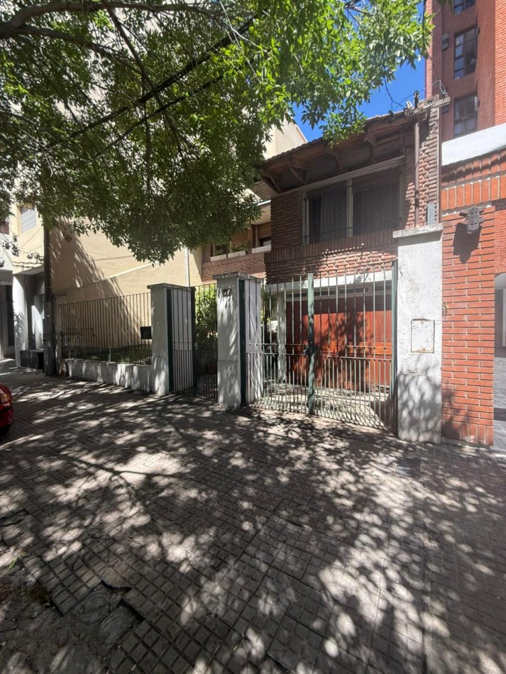 59 E/ 17 Y 18 - CASA DE DOS PLANTAS - LOTE 10 X 40