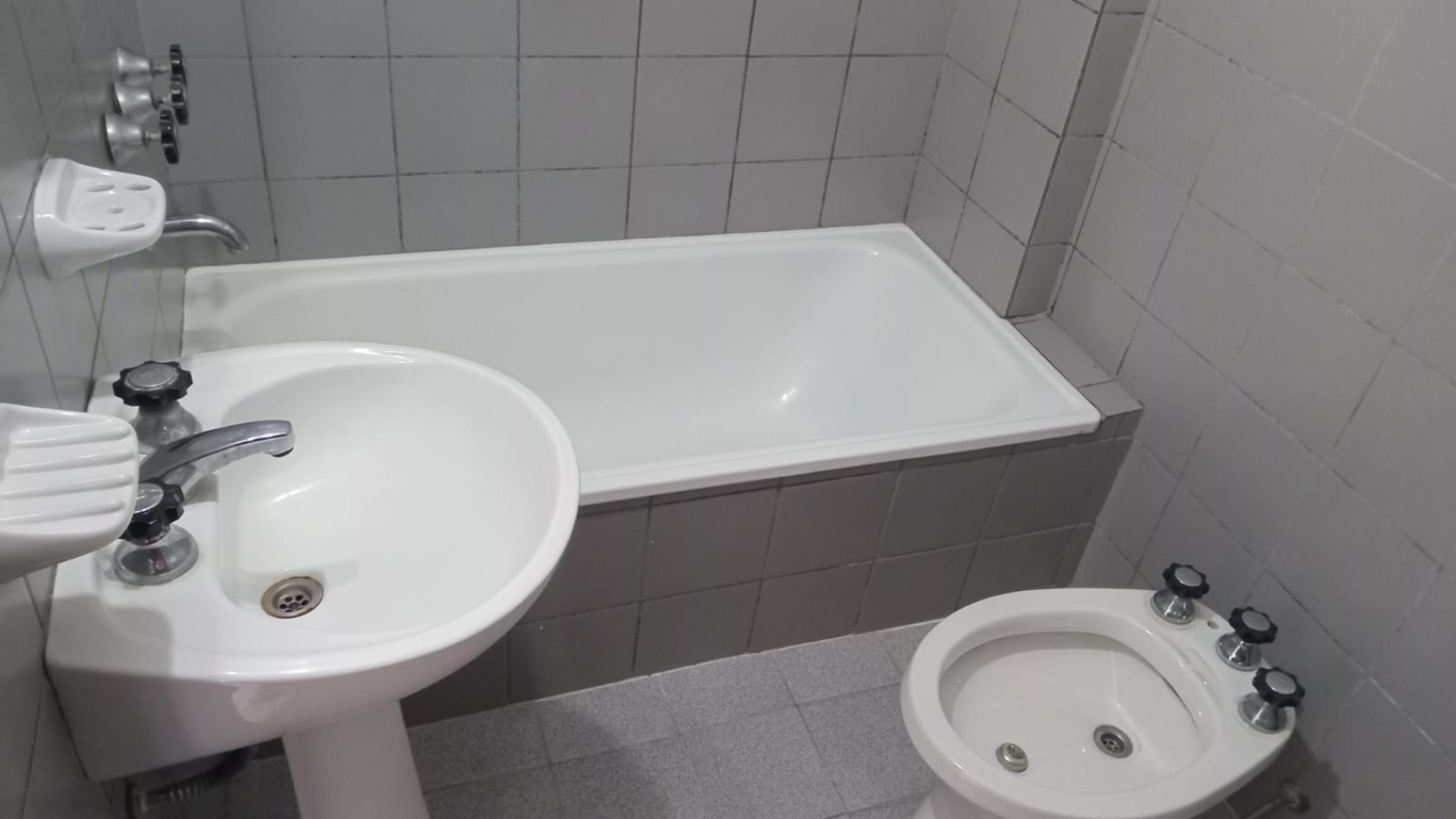 49 E 1 Y 2 -  MONOAMBIENTE DIVIDIDO IDEAL PARA ESTUDIANTES 