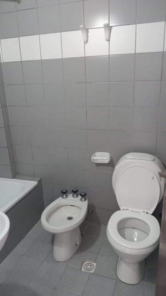 49 E 1 Y 2 -  MONOAMBIENTE DIVIDIDO IDEAL PARA ESTUDIANTES 