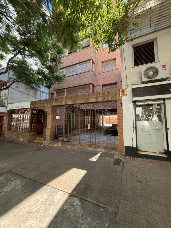 12 E/ 47 Y 48  - DEPARTAMENTO EN VENTA 1 DORM - MUY AMPLIO Y LUMINOSO