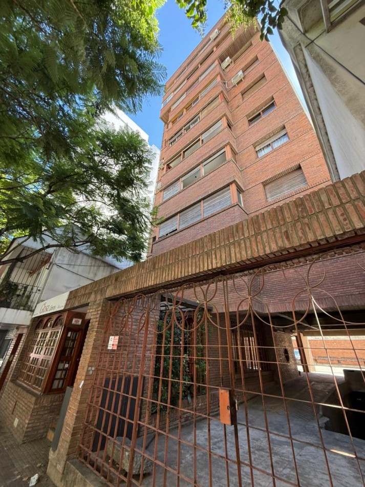 12 E/ 47 Y 48  - DEPARTAMENTO EN VENTA 1 DORM - MUY AMPLIO Y LUMINOSO