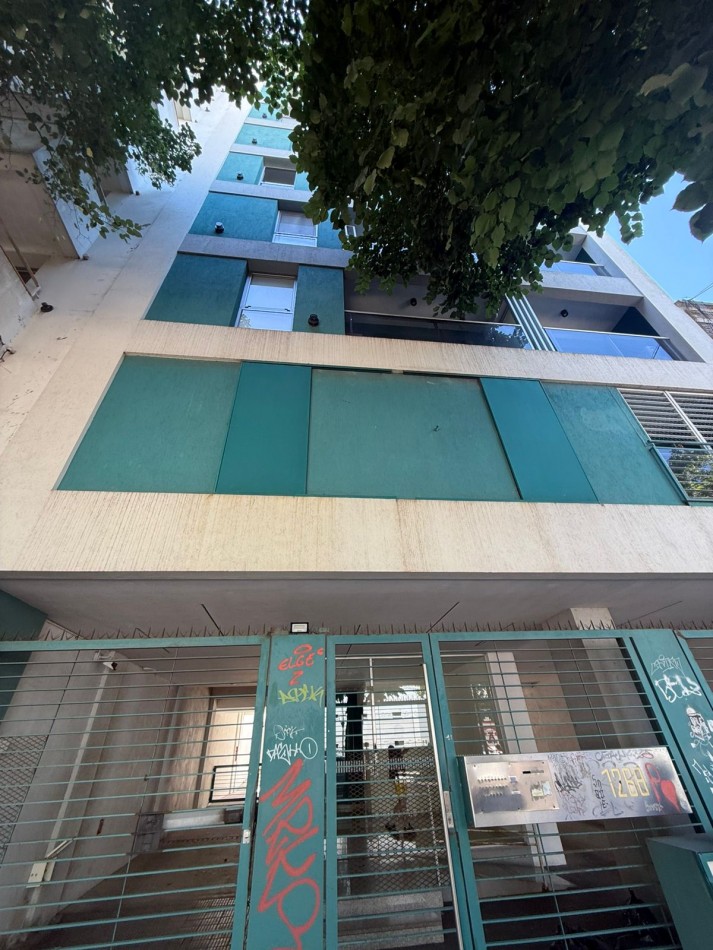 13 E/ 58 Y 59 - 1 DORM AMUBLADO - 2 DO PISO CON BALCON