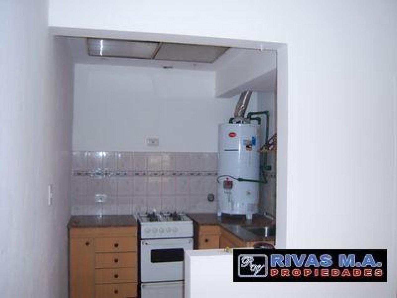 36/ 16 Y 17 - CASA EN ALQUILER DOS DORM ENTRADA DE AUTO