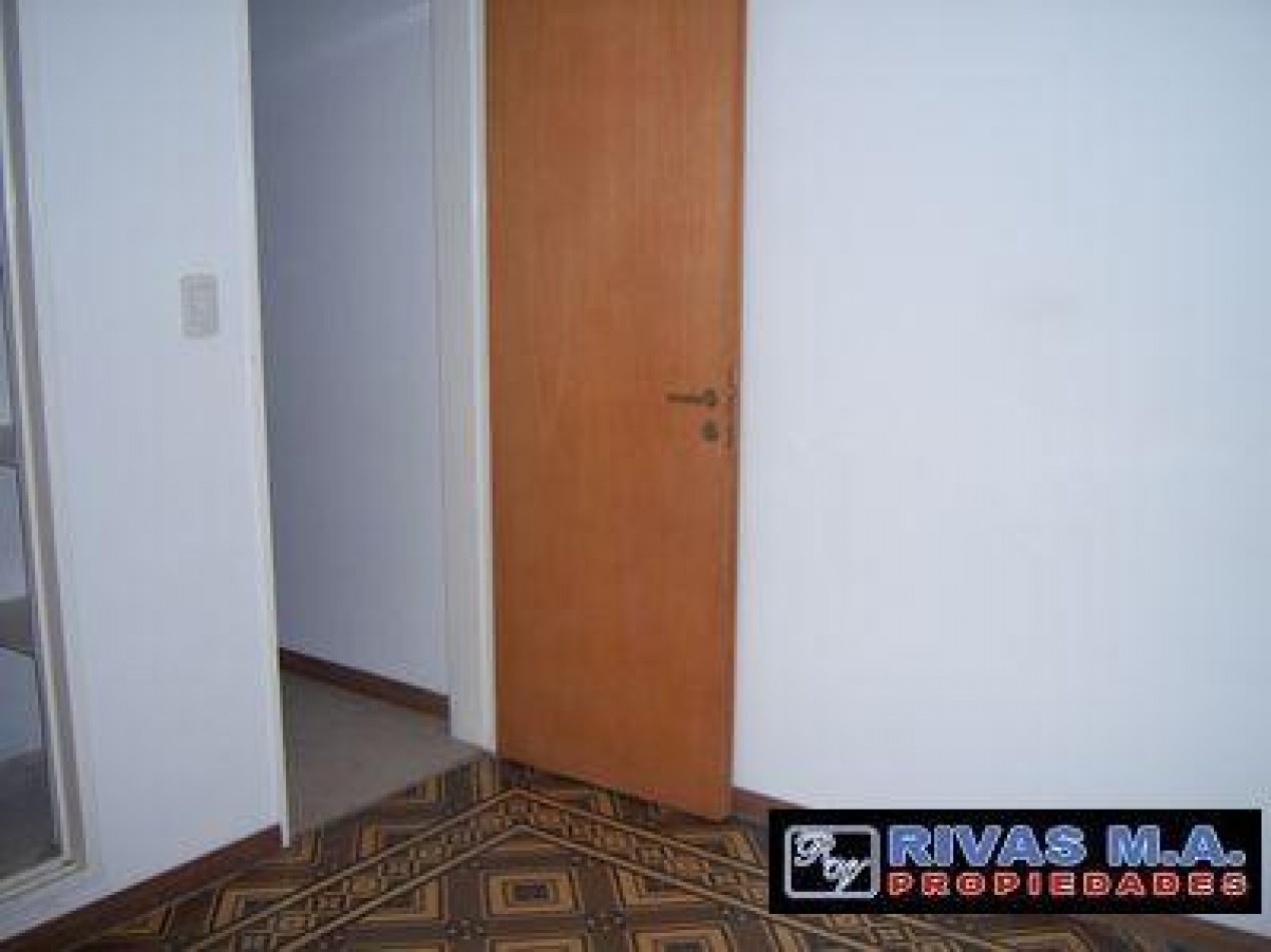 36/ 16 Y 17 - CASA EN ALQUILER DOS DORM ENTRADA DE AUTO