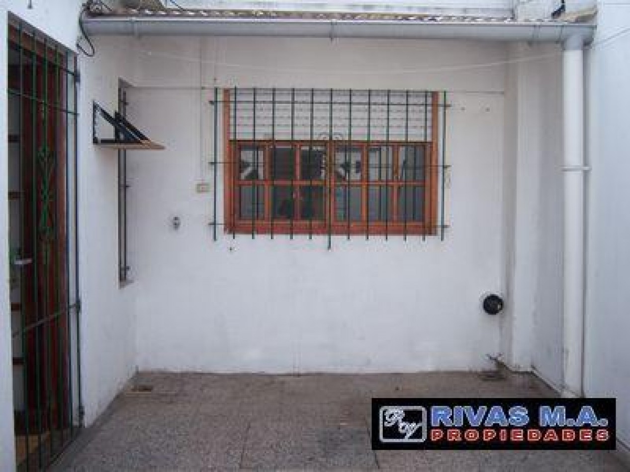 36/ 16 Y 17 - CASA EN ALQUILER DOS DORM ENTRADA DE AUTO