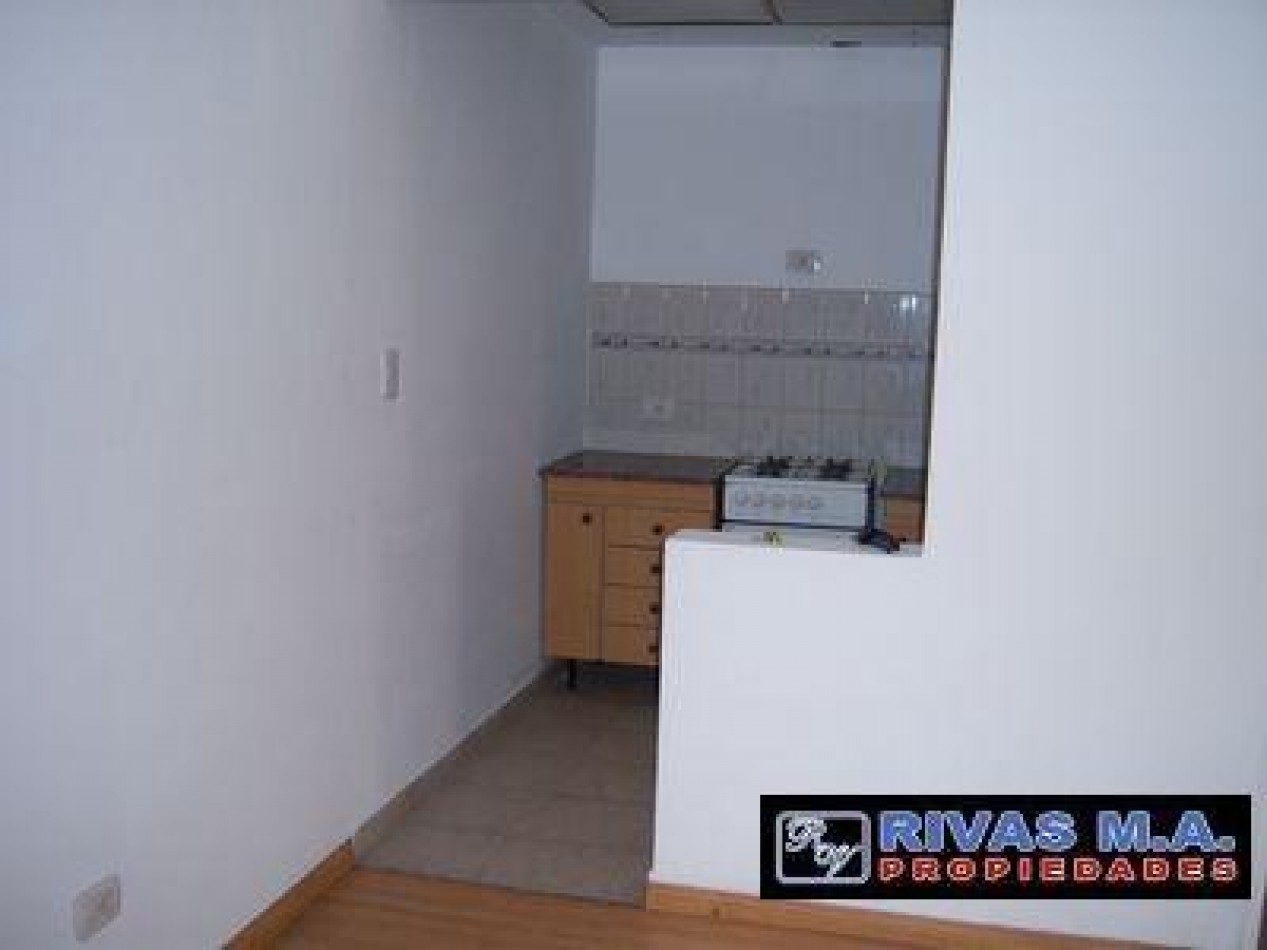 36/ 16 Y 17 - CASA EN ALQUILER DOS DORM ENTRADA DE AUTO