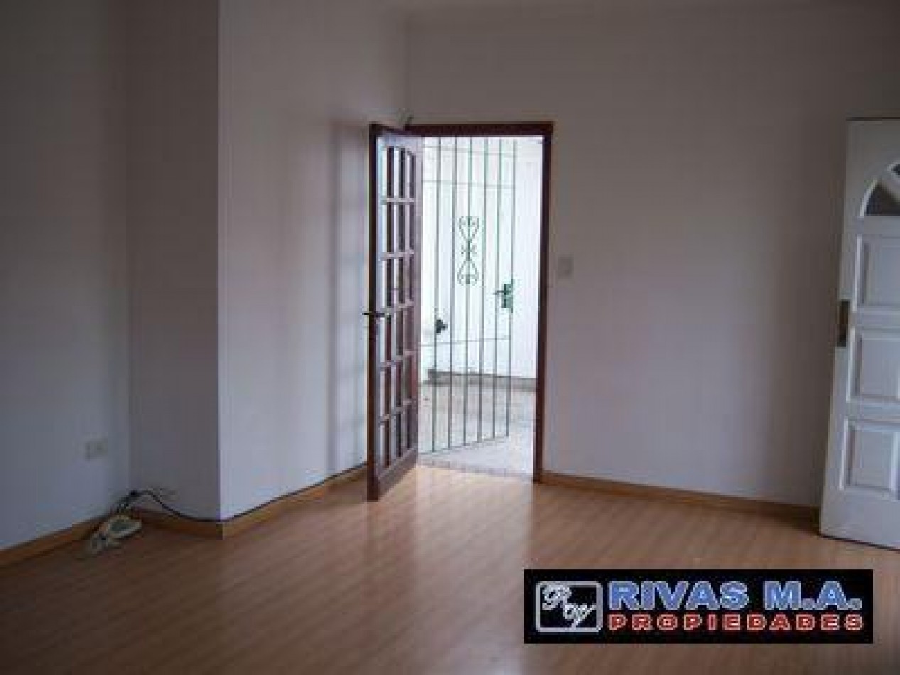 36/ 16 Y 17 - CASA EN ALQUILER DOS DORM ENTRADA DE AUTO