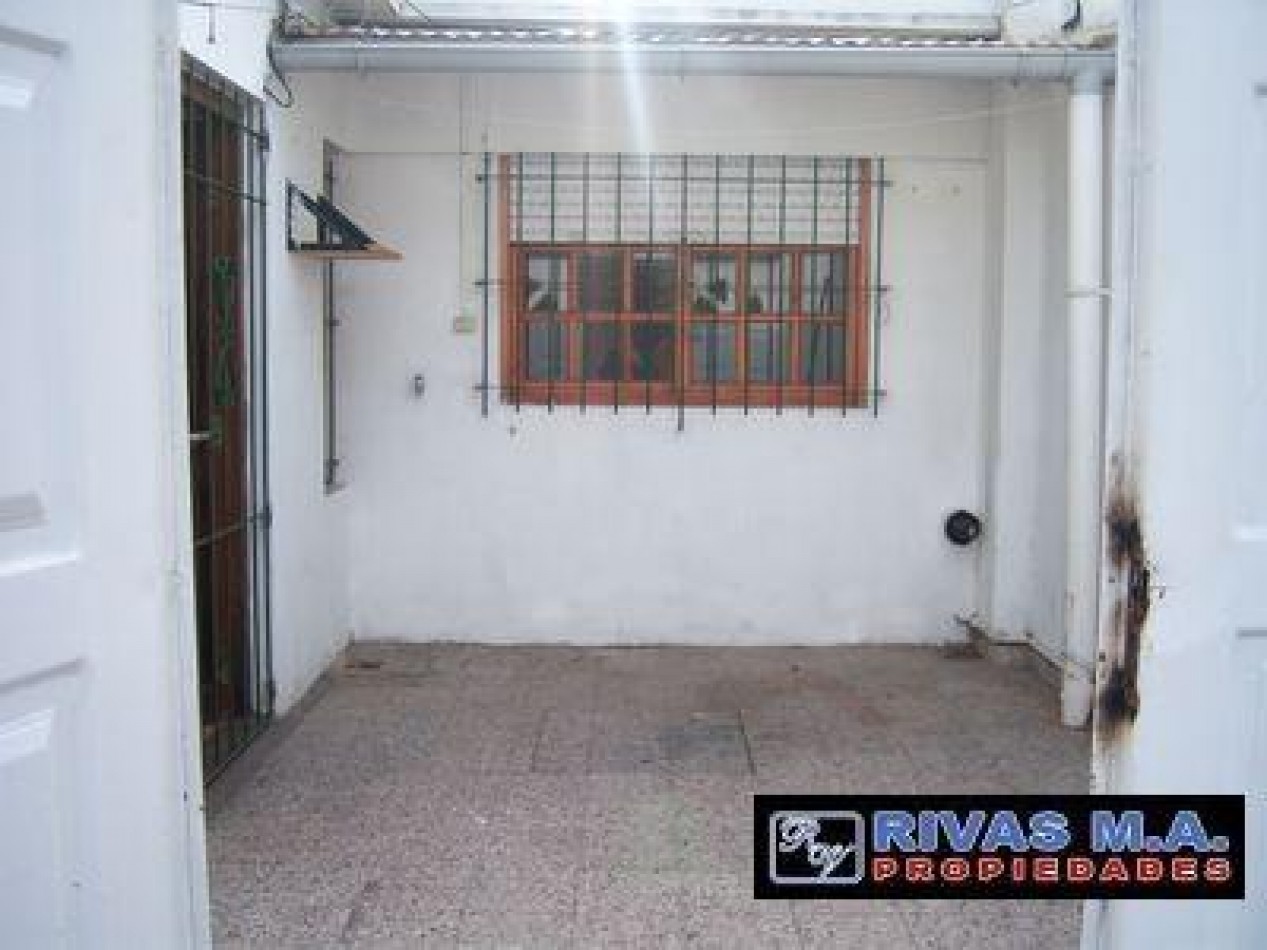 36/ 16 Y 17 - CASA EN ALQUILER DOS DORM ENTRADA DE AUTO