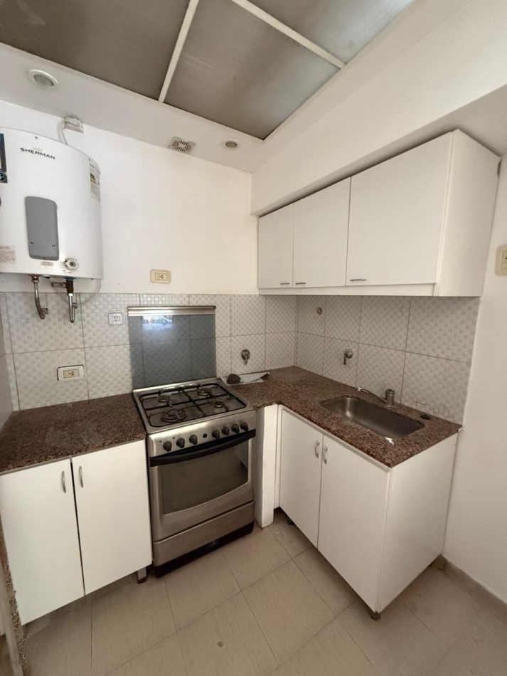 36/ 16 Y 17 - CASA EN ALQUILER DOS DORM ENTRADA DE AUTO