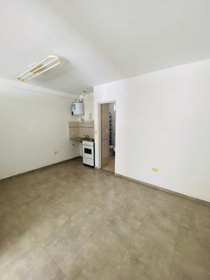 65 e/ 2 y 3 - monoambiente y/o local en alquiler - zona residencial 