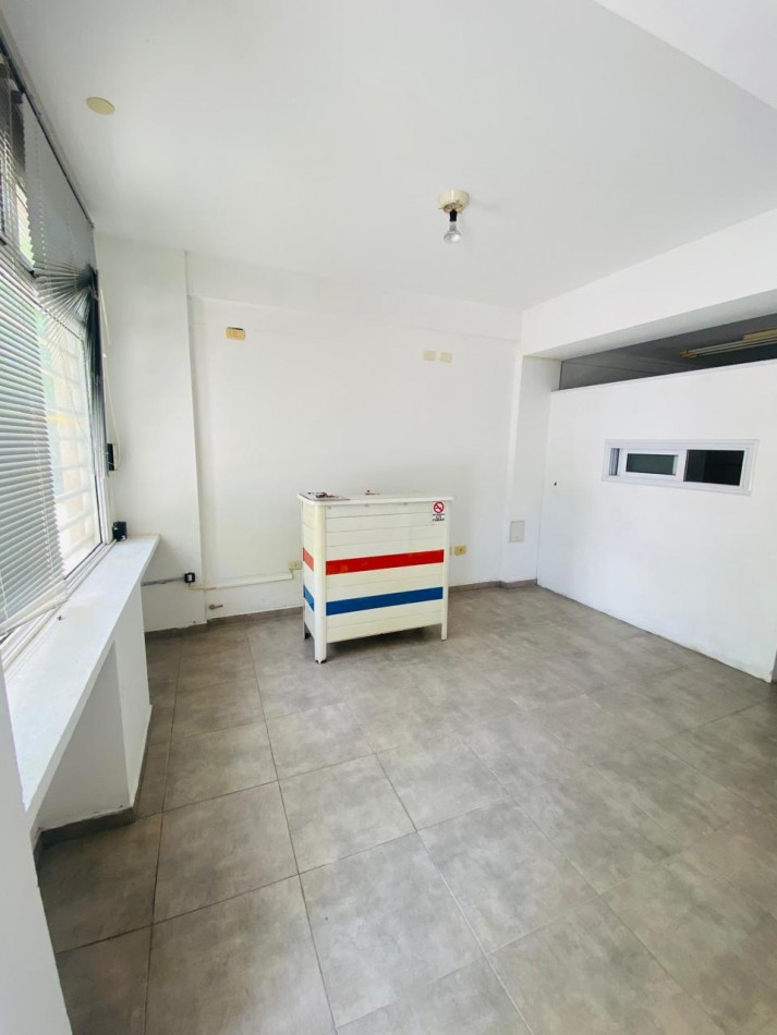 65 e/ 2 y 3 - monoambiente y/o local en alquiler - zona residencial 