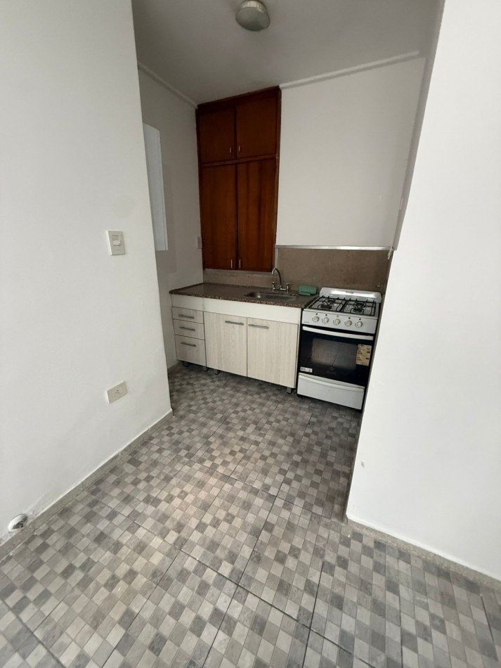 70 e/ 4 y 5 - ph dos dormitorios - sin expensas 