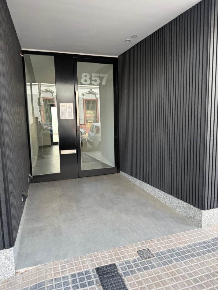 45 e/ 12 y 13 - Alquiler con balcon - muy luminoso - a estrenar 