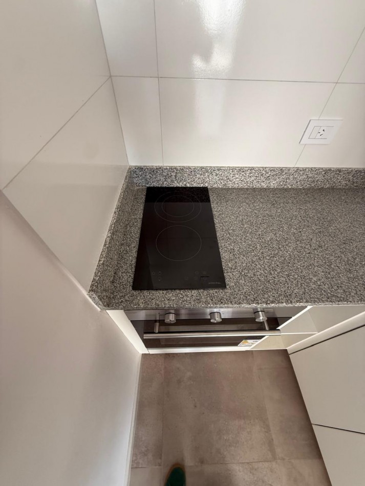 45 e/ 12 y 13 - Alquiler con balcon - muy luminoso - a estrenar 