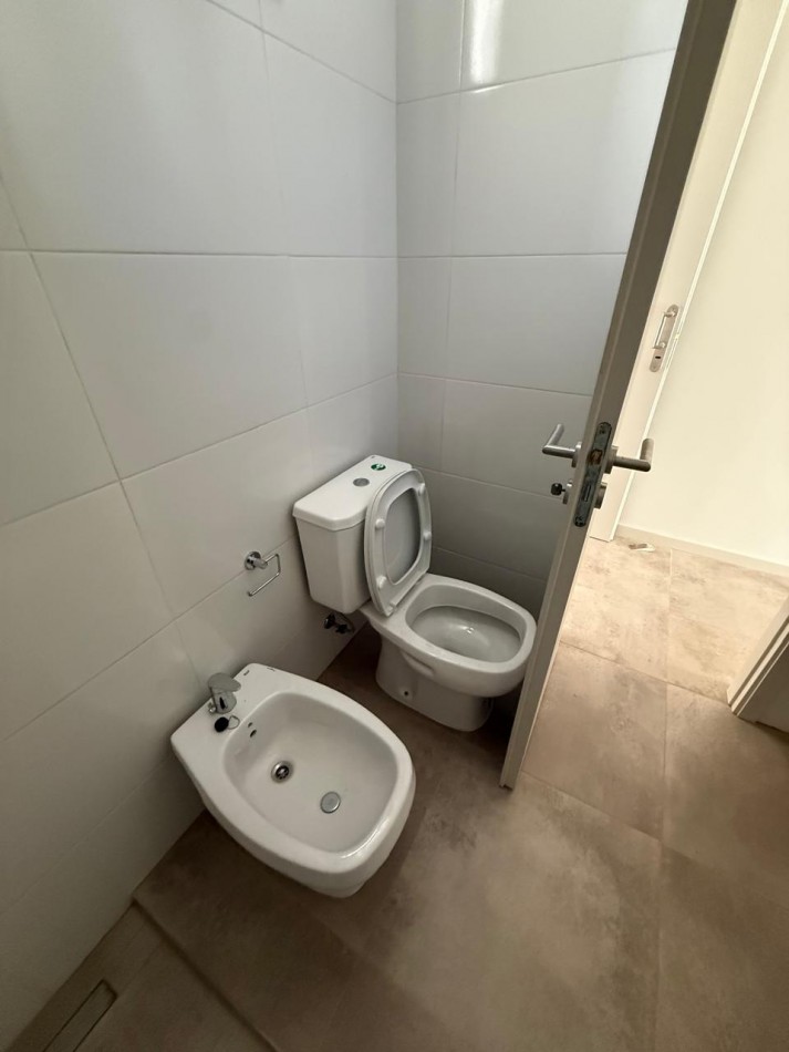 45 e/ 12 y 13 - Alquiler con balcon - muy luminoso - a estrenar 