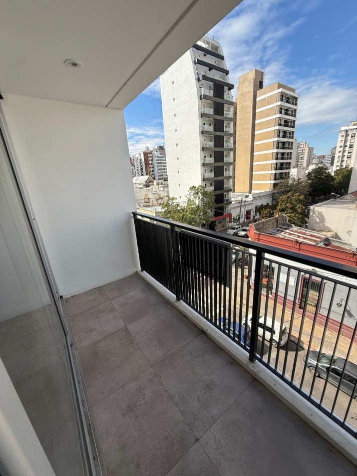 45 e/ 12 y 13 - Alquiler con balcon - muy luminoso - a estrenar 