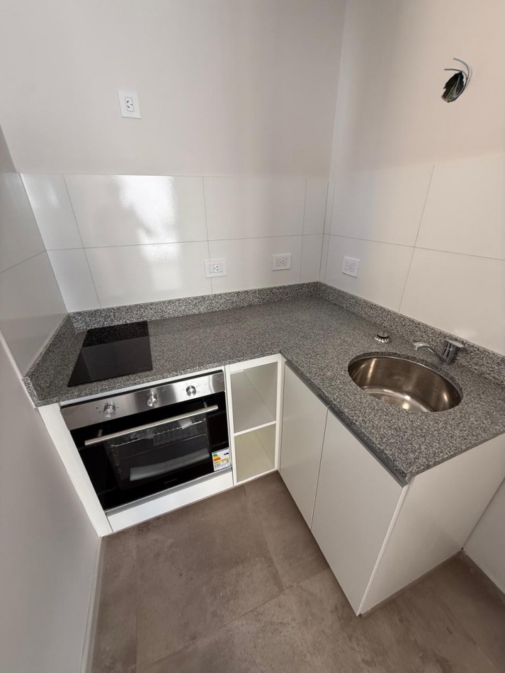 45 e/ 12 y 13 - Alquiler con balcon - muy luminoso - a estrenar 