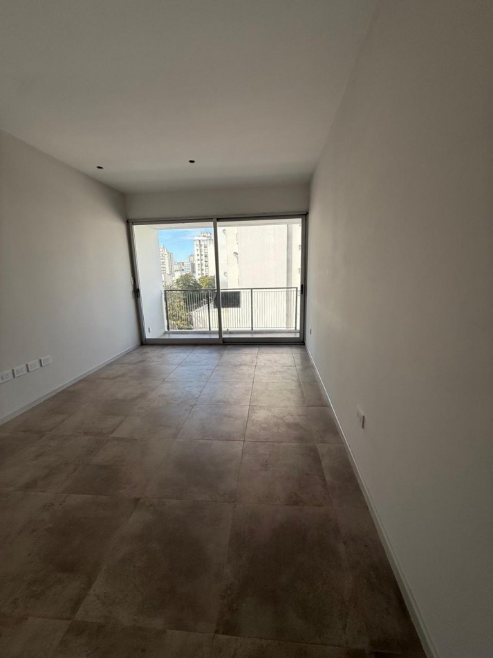 45 e/ 12 y 13 - Alquiler con balcon - muy luminoso - a estrenar 