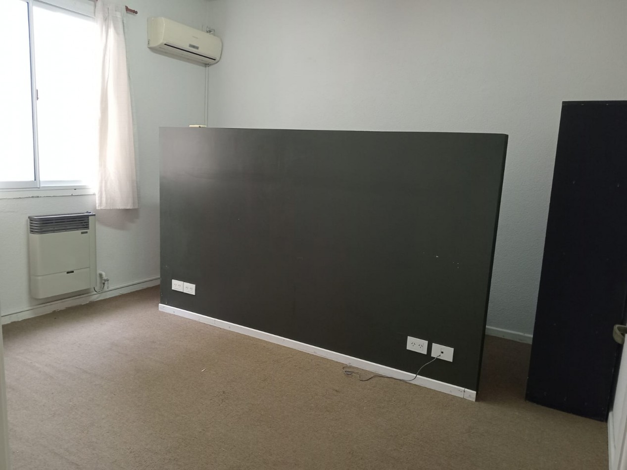 48 e/ 12 y 13 - OFICINA EN VENTA - TRIBUNALES 