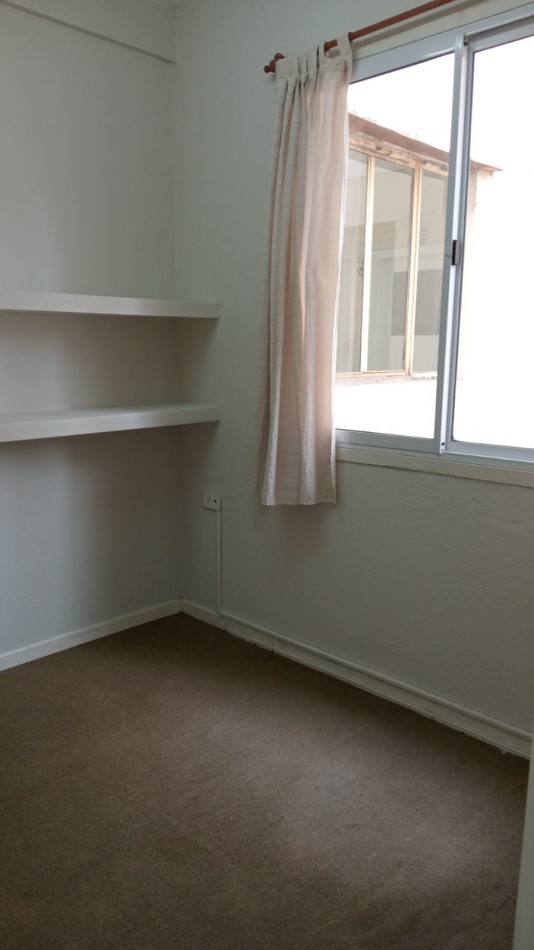 48 e/ 12 y 13 - OFICINA EN VENTA - TRIBUNALES 