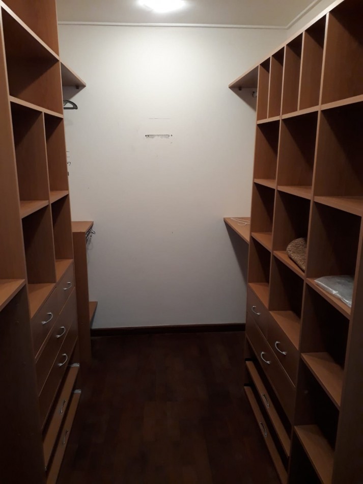 655 e/ 9 y 10 - parque sicardi - sobre esquina  1650 m2 - APTO BANCO
