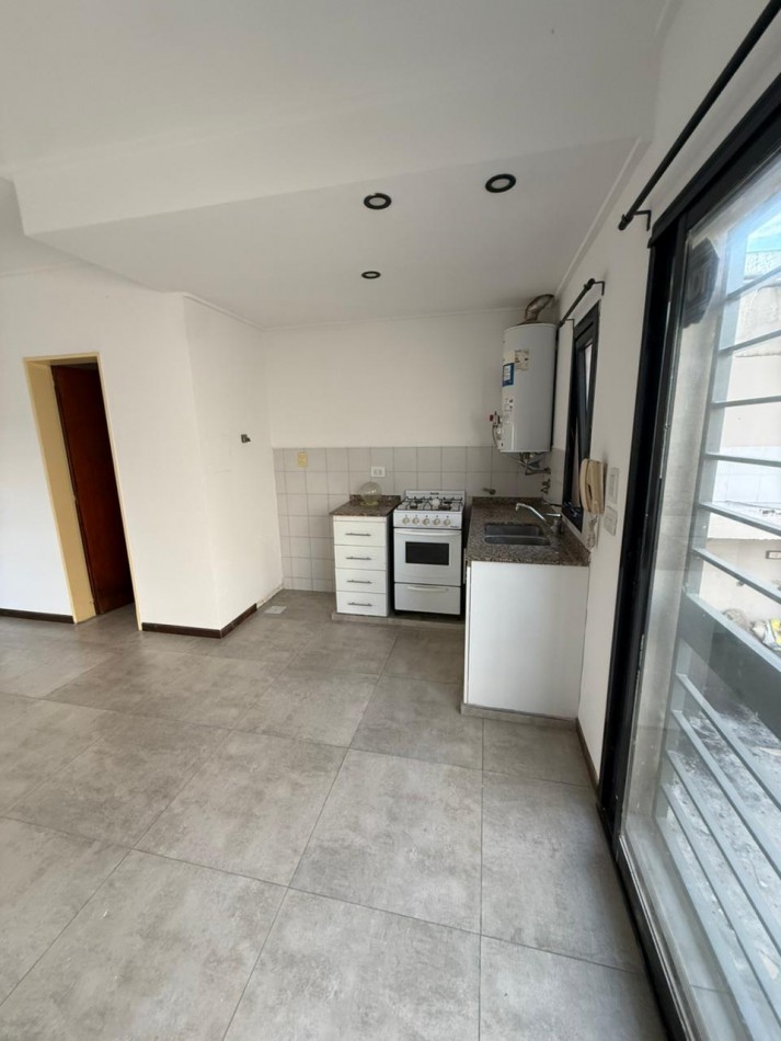 25 E/ 524 Y 525 - DUPLEX EN ALQUILER CON ENTRADA DE AUTO- PATIO Y PARRILLA
