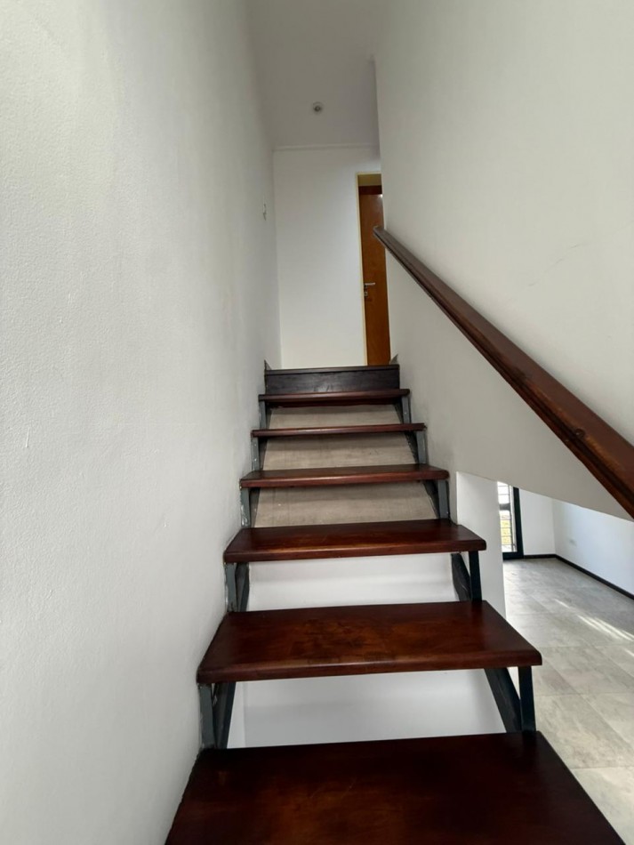 25 E/ 524 Y 525 - DUPLEX EN ALQUILER CON ENTRADA DE AUTO- PATIO Y PARRILLA