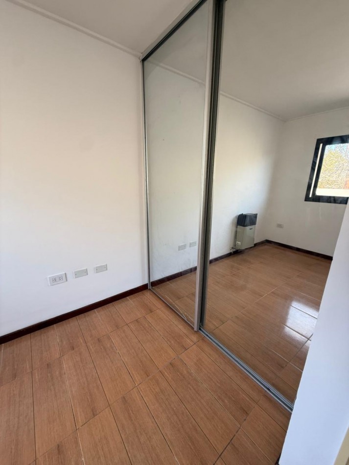 25 E/ 524 Y 525 - DUPLEX EN ALQUILER CON ENTRADA DE AUTO- PATIO Y PARRILLA