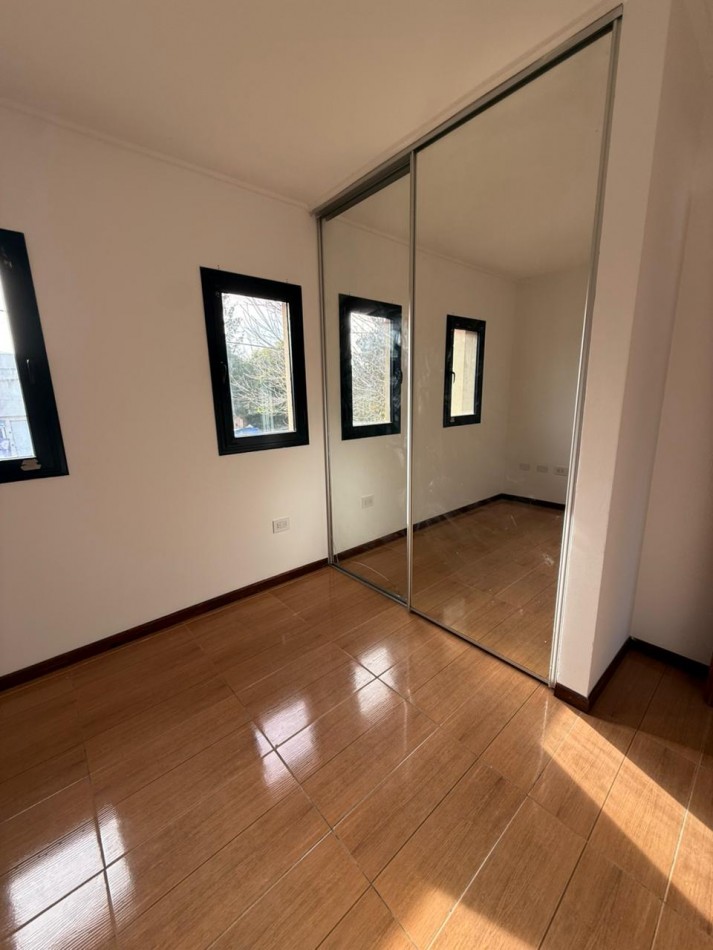 25 E/ 524 Y 525 - DUPLEX EN ALQUILER CON ENTRADA DE AUTO- PATIO Y PARRILLA