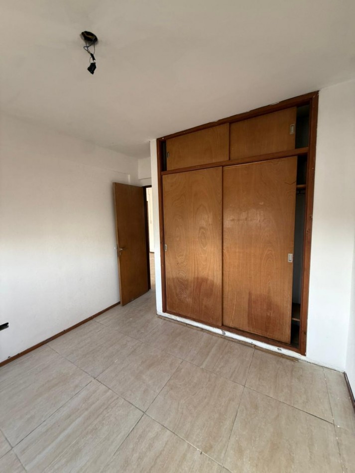 49 E/ 1 Y 2 - DEPARTAMENTO DE 1 DORMITORIO 5 TO PISO AL FRENTE